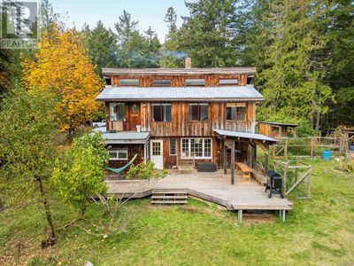 9061 Mcfarlane Rd, House other with 3 bedrooms, 1 bathrooms and 4 parking in Denman Island BC | Image 1