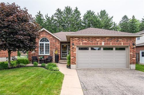 46 Ritz Cres, New Hamburg, ON, N3A2E3 | Card Image