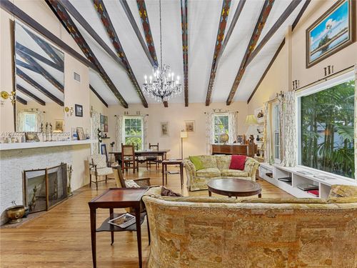 2724 Nw 19th Ave, Miami, FL, 33142 | Card Image