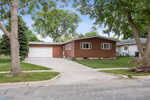 2208 10th St S, Fargo, ND, 58103-5309 | Card Image