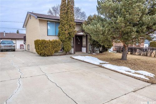 1416 Athabasca Street W, Moose Jaw, SK, S6H6E1 | Card Image