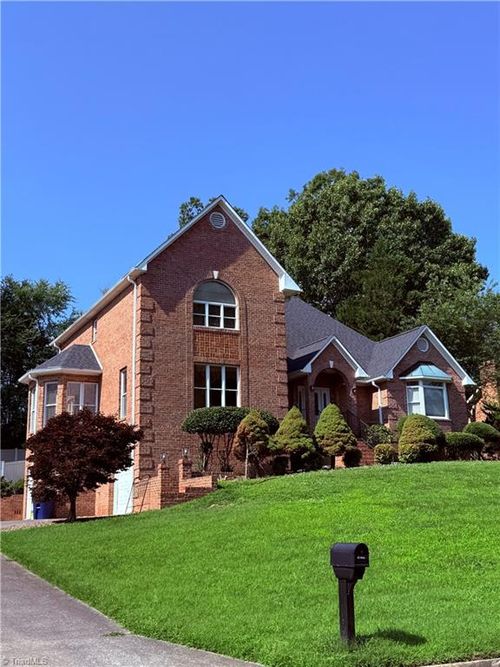 381 Hollinswood Ave, Winston Salem, NC, 27103-6246 | Card Image