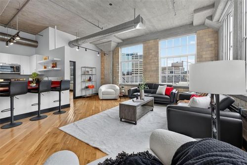 204-2029 Wyandotte #204 Street, Kansas City, MO, 64108 | Card Image
