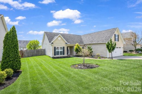 33 Lumber River Rd, Fletcher, NC, 28732-7904 | Card Image