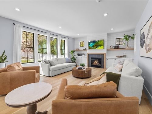 90 Norfolk St, Needham, MA, 02492-3230 | Card Image