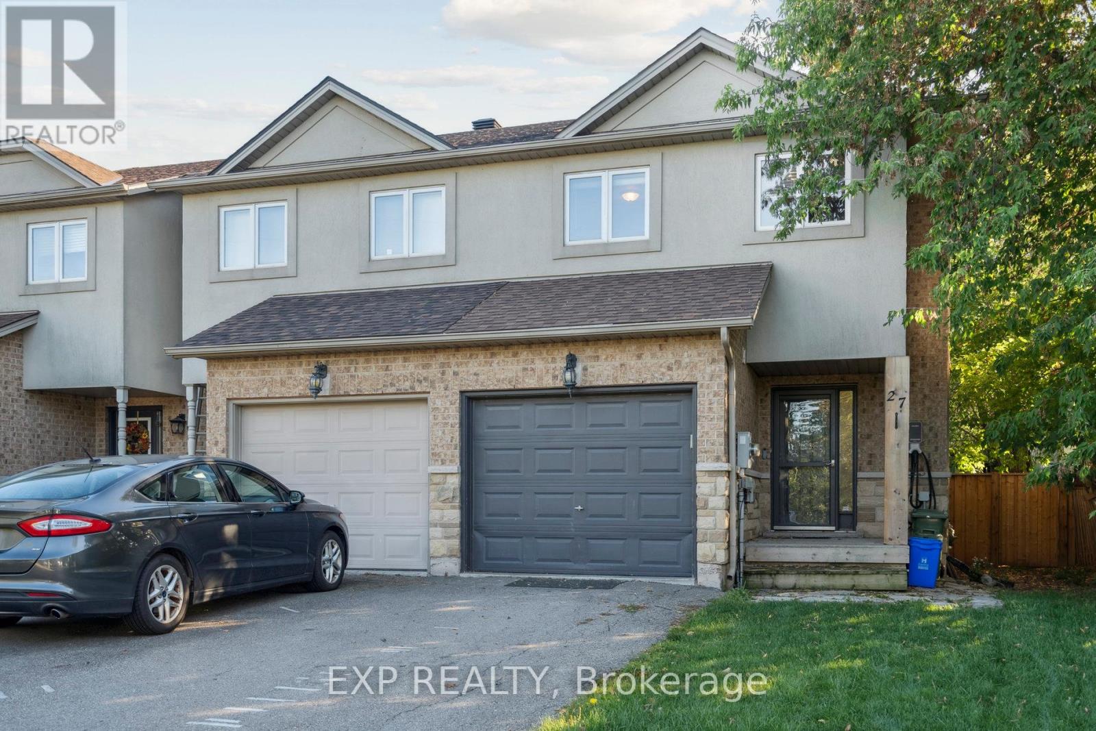 Residential in Hamilton (Stoney Creek) 4
