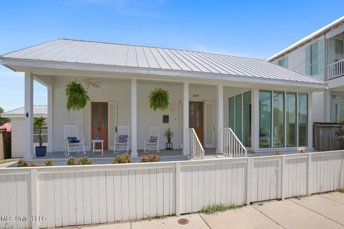 109 Court St, Bay Saint Louis, MS, 39520-4515 | Card Image