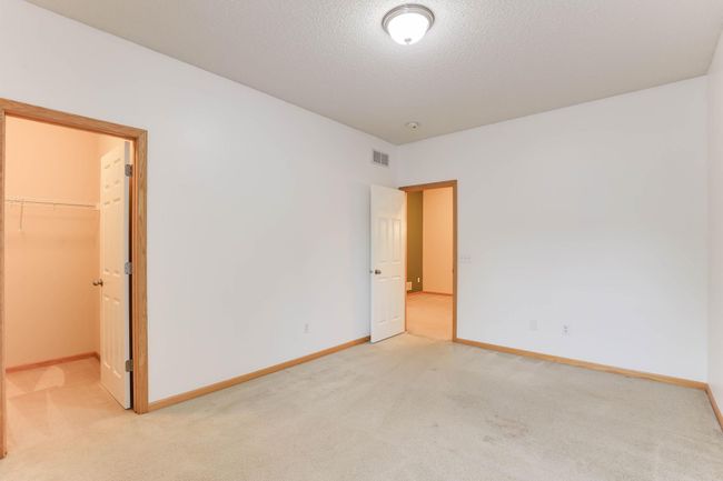 bedroom w/ view of closet | Image 18