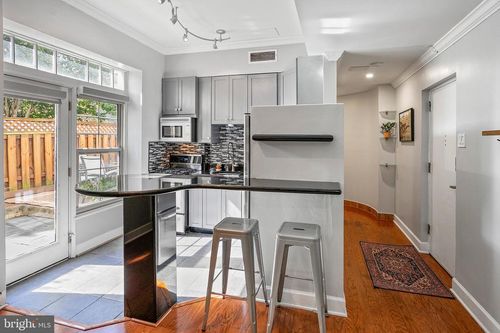 apt-110-101 N Carolina Ave Se, WASHINGTON, DC, 20003-1842 | Card Image