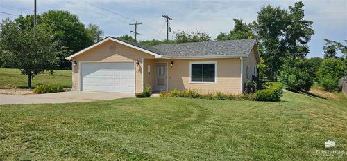 200 William Dr, Ogden, KS, 66517-4041 | Card Image