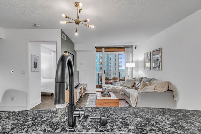 1701 - 231 Fort York Blvd, Condo with 2 bedrooms, 1 bathrooms and 1 parking in Toronto ON | Image 10