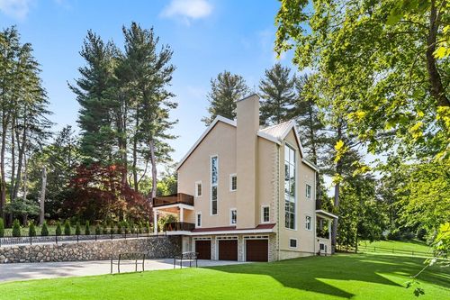 58 Chestnut St, Lynnfield, MA, 01940-2532 | Card Image