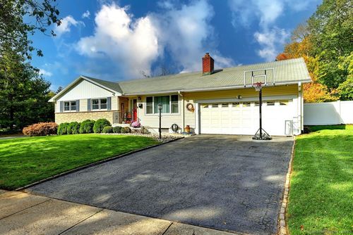 120 Bittersweet Ln, Stratford, CT, 06614-4406 | Card Image