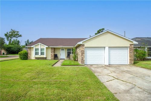 501 Plymouth Dr, La Place, LA, 70068-2366 | Card Image