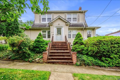 4634 Iris Ln, Great Neck, NY, 11020-1267 | Card Image