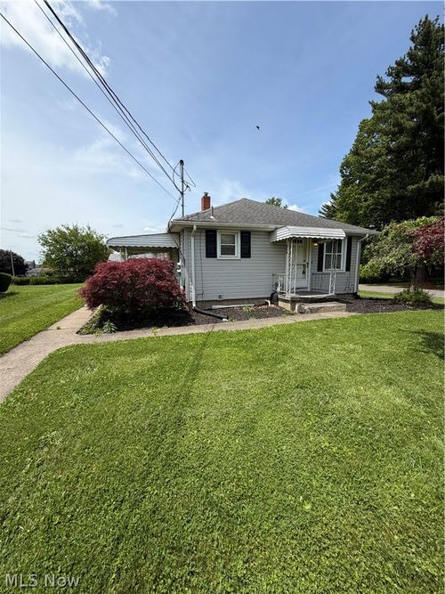 994 Lincoln Ave, Girard, OH, 44420-1946 | Card Image