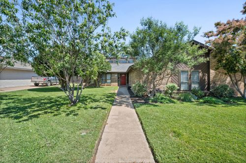 1023 Auburn Dr, Arlington, TX, 76012-5302 | Card Image