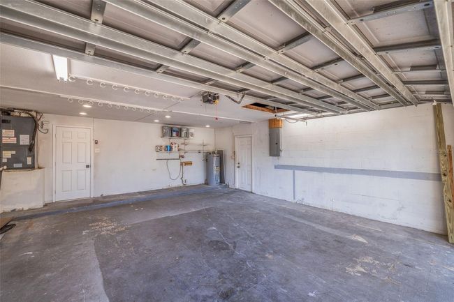 2 car garage | Image 41