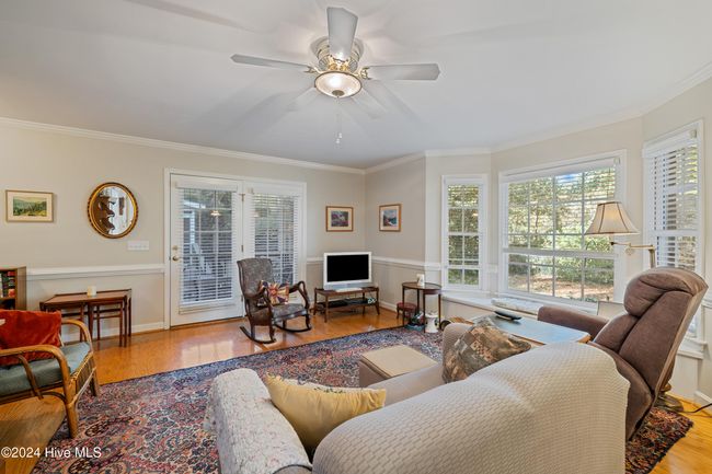 In Law Suite Living Room with Bay Window | Image 25