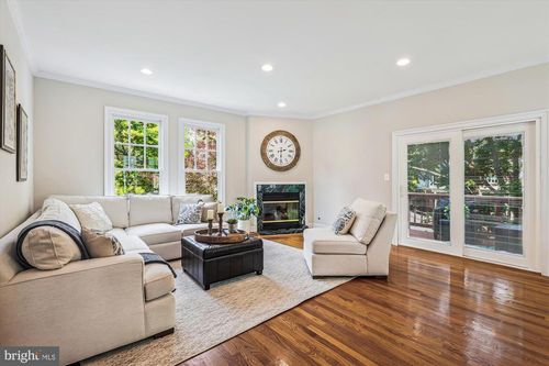 2227 N Albemarle St, ARLINGTON, VA, 22207-3401 | Card Image