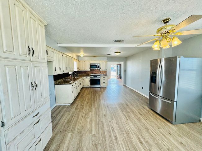 108 W 2 Nd St, House other with 3 bedrooms, 2 bathrooms and null parking in Hale Center TX | Image 8