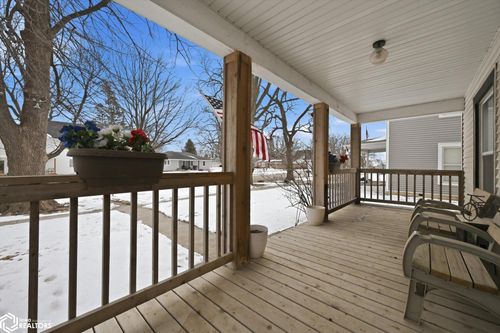 604 Walnut St, Walnut, IA, 51577-3052 | Card Image