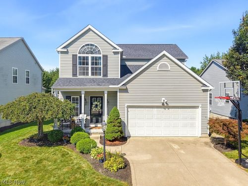 882 Queens Gate Way, Wadsworth, OH, 44281 | Card Image
