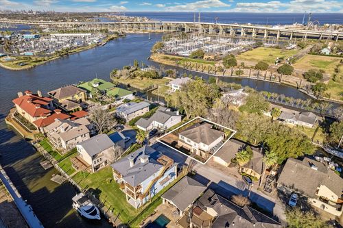 5 Harbor Ln, Kemah, TX, 77565-2649 | Card Image