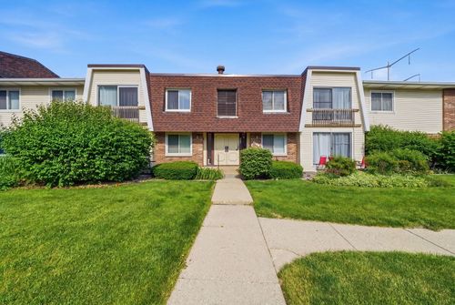 3-6818 Roberts Dr, Woodridge, IL, 60517-1551 | Card Image