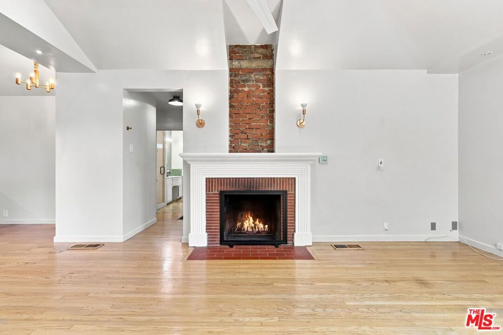 Residential Lease in Los Angeles 4