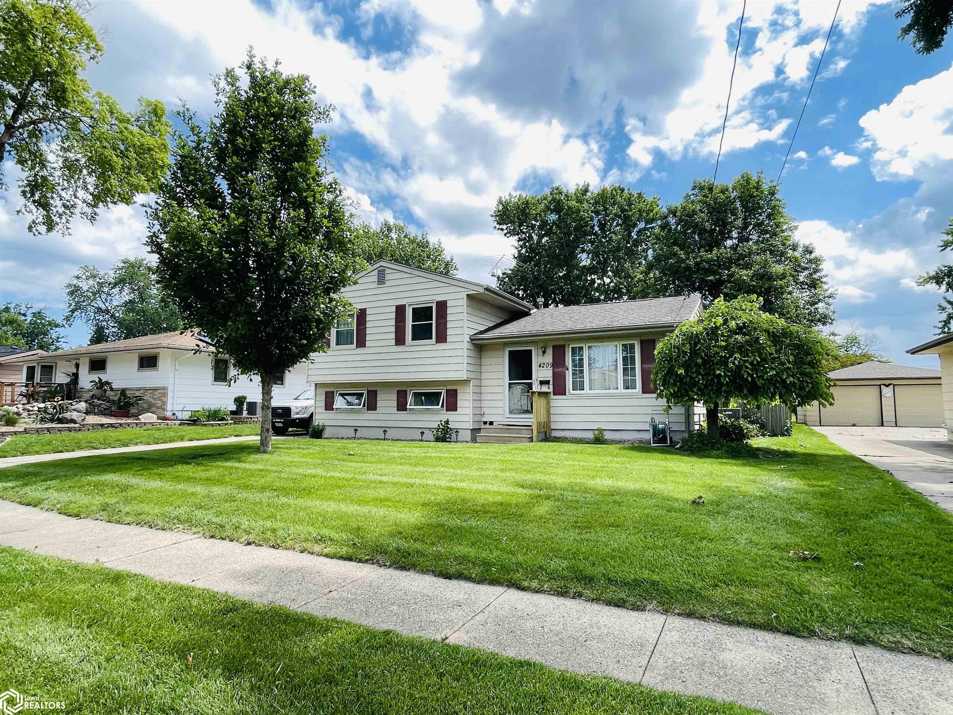 69th St, Urbandale, IA 50322