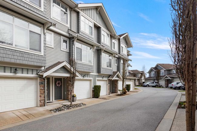 15 - 11282 Cottonwood Drive, Townhouse with 3 bedrooms, 2 bathrooms and 2 parking in Maple Ridge BC | Image 1