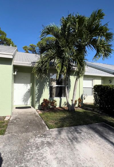 134 Oakwood Drive, Home with 2 bedrooms, 1 bathrooms and null parking in Jupiter FL | Image 1