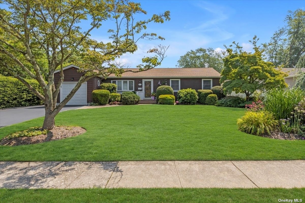 Lowell Rd, Sayville, NY 11782