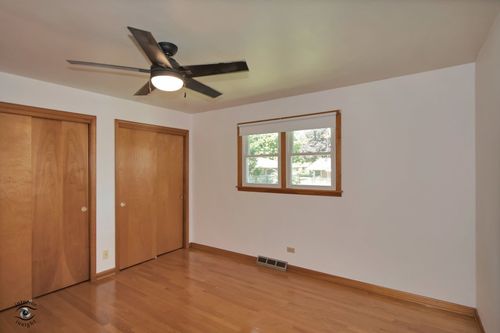 619 Kungs Way, Joliet, IL, 60435-5315 | Card Image