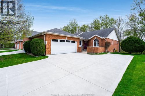 10-137 Division St N, Kingsville, ON, N9Y1E3 | Card Image