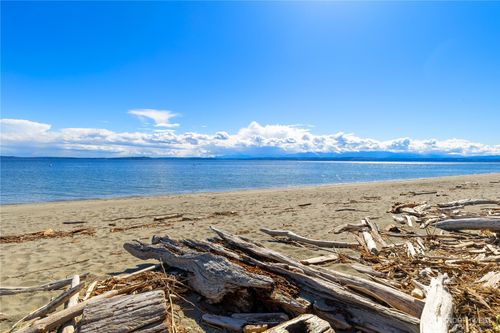860 Old Beach Rd, Freeland, WA, 98249-8754 | Card Image