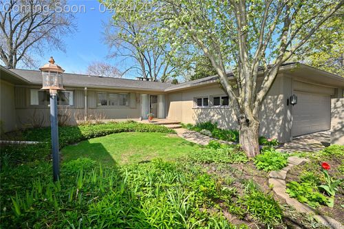 4-131 E Long Lake Road, Bloomfield Hills, MI, 48304 | Card Image