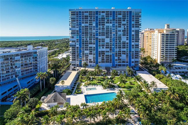 APT-23B - 881 Ocean Dr, Condo with 2 bedrooms, 2 bathrooms and null parking in Key Biscayne FL | Image 38