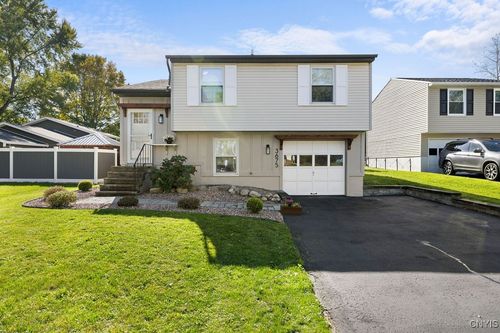 3675 Chainmaker Path, Baldwinsville, NY, 13027-6203 | Card Image