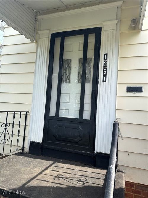 1391 Iroquois Ave, Mayfield Heights, OH, 44124-1542 | Card Image