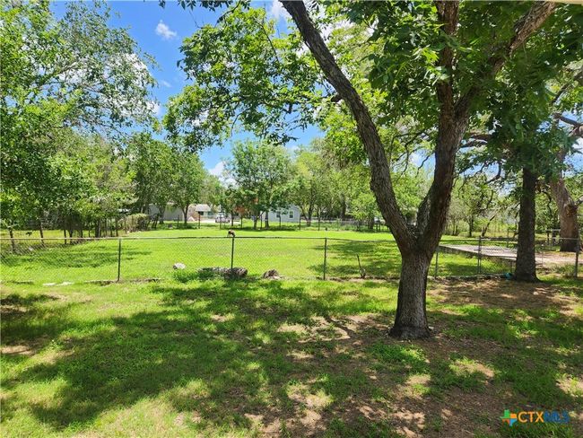325 Montgomery St, House other with 3 bedrooms, 1 bathrooms and null parking in Yoakum TX | Image 16
