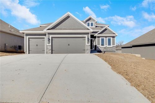 7004 Ne 102nd Ct, Kansas City, MO, 64156-3134 | Card Image