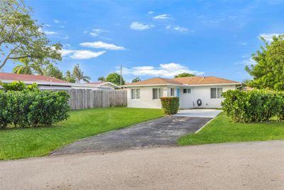 1609 Ne 34th Dr, House other with 2 bedrooms, 1 bathrooms and null parking in Oakland Park FL | Image 2