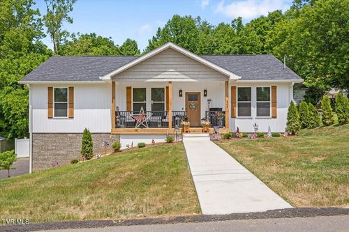905 Fairlane Dr, Elizabethton, TN, 37643-4843 | Card Image