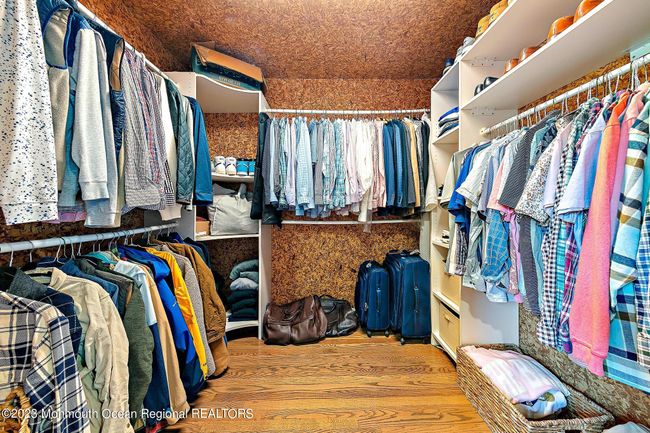 Primary Closet | Image 32