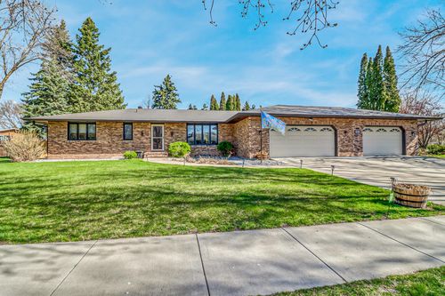 42 36th Ave Ne, Fargo, ND, 58102-1254 | Card Image