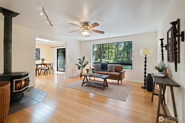 Very cozy living space | Image 5