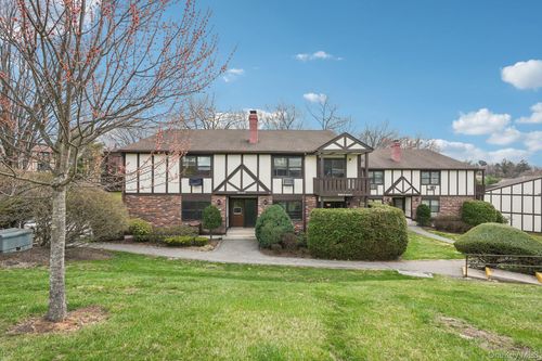 668 Sierra Vista Ln, Valley Cottage, NY, 10989-2717 | Card Image