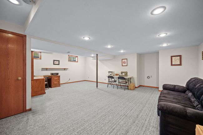 233 24 Th St, Home with 3 bedrooms, 3 bathrooms and null parking in West Des Moines IA | Image 25